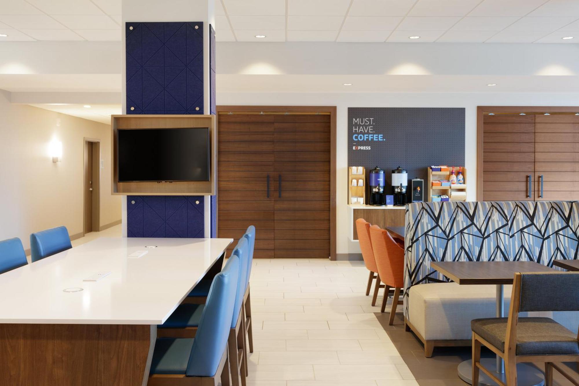 Holiday Inn Express Hotel & Suites Terre Haute By Ihg Exterior photo