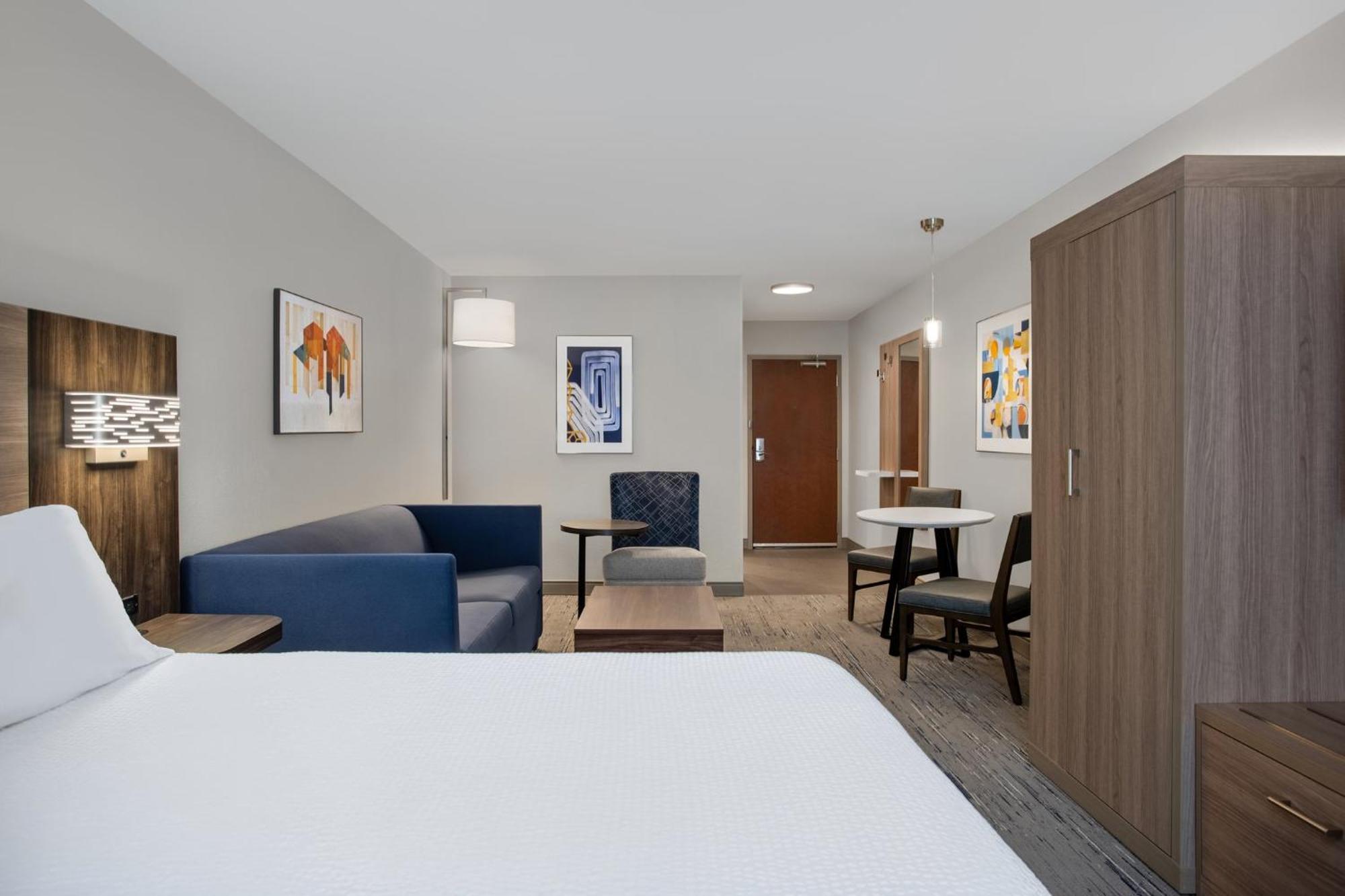 Holiday Inn Express Hotel & Suites Terre Haute By Ihg Exterior photo