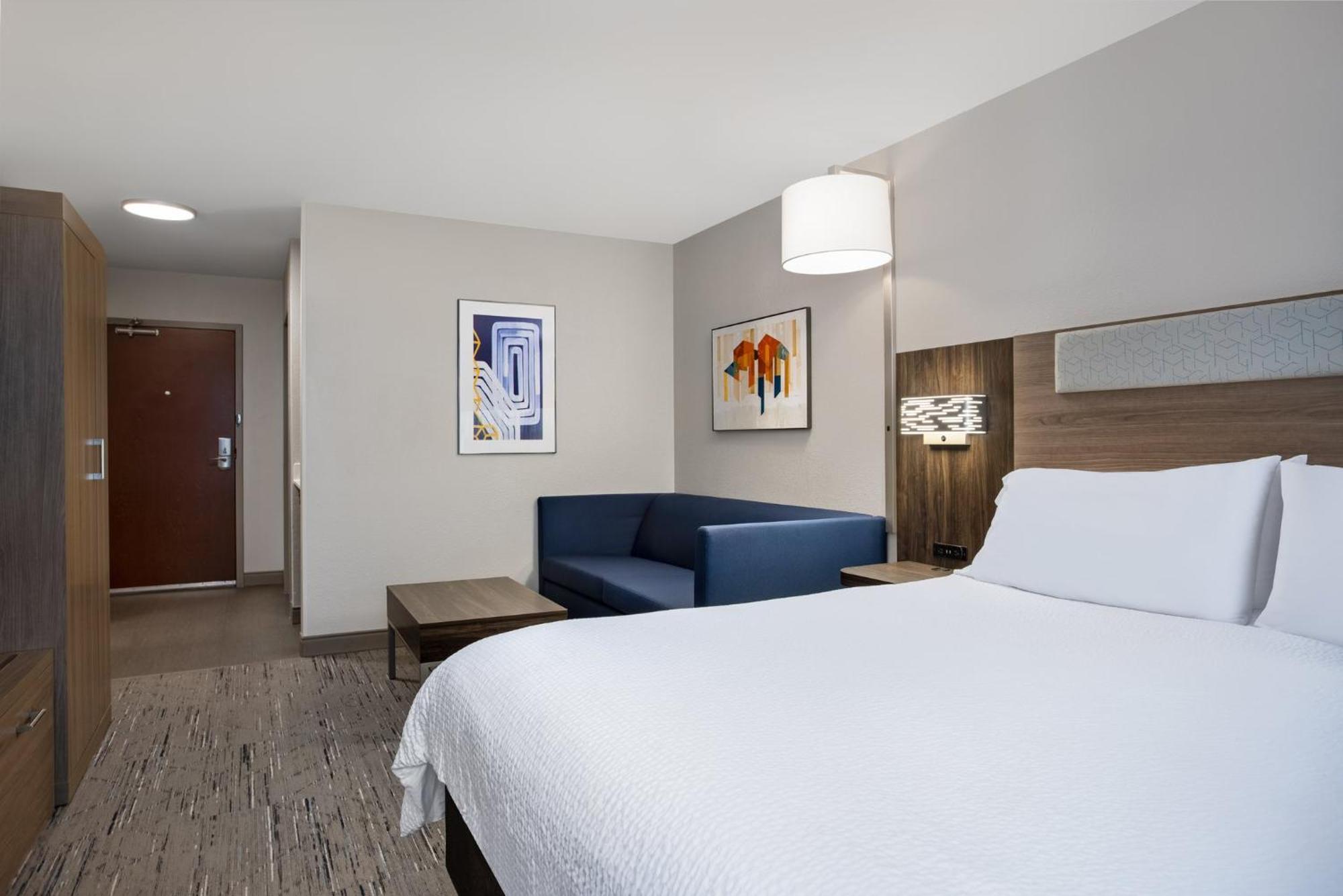 Holiday Inn Express Hotel & Suites Terre Haute By Ihg Exterior photo