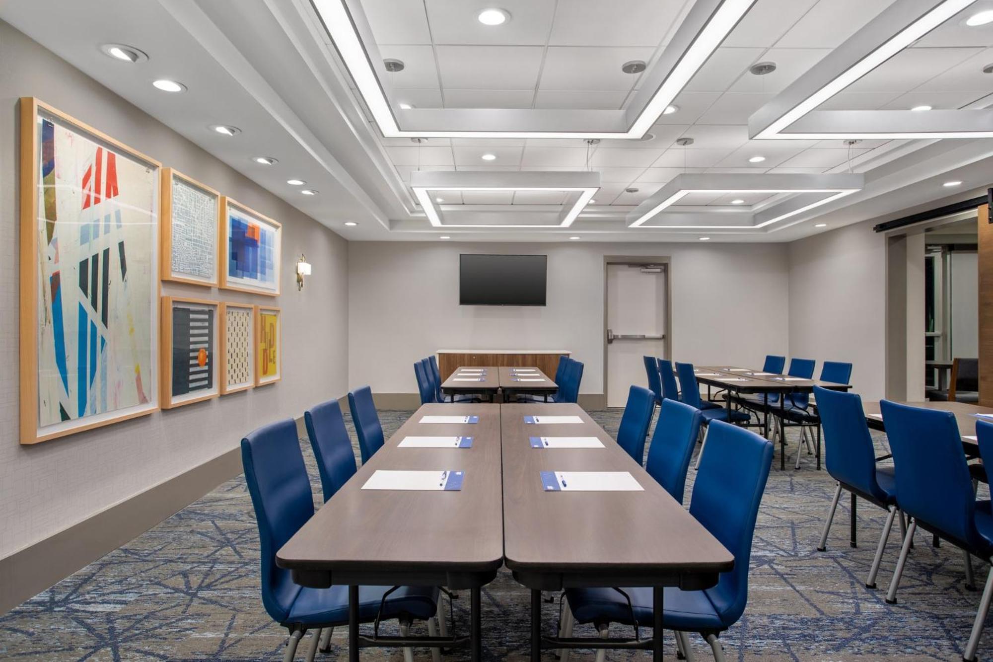 Holiday Inn Express Hotel & Suites Terre Haute By Ihg Exterior photo
