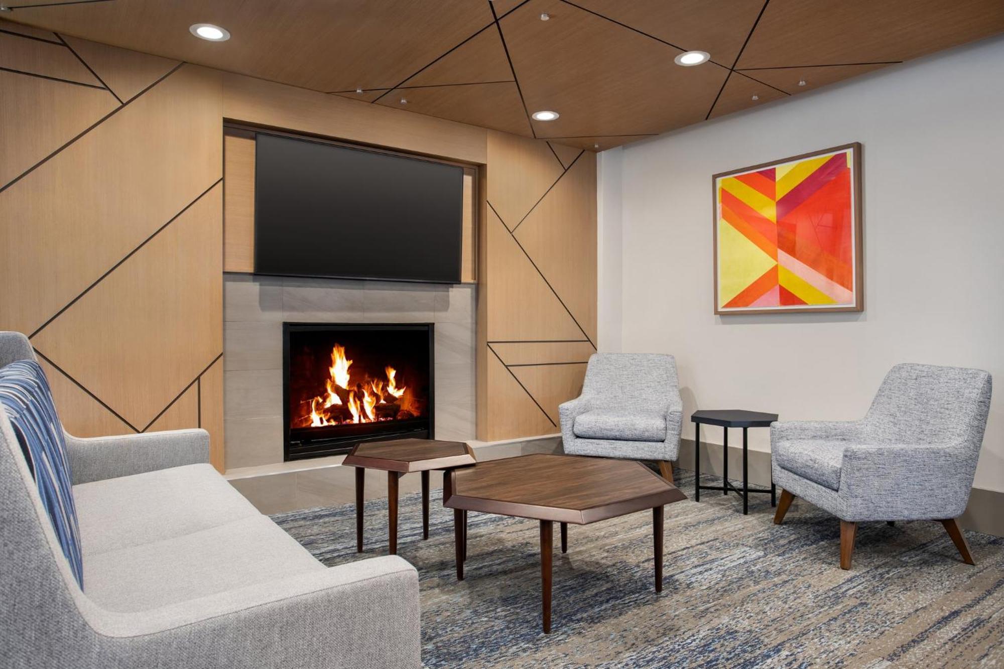 Holiday Inn Express Hotel & Suites Terre Haute By Ihg Exterior photo