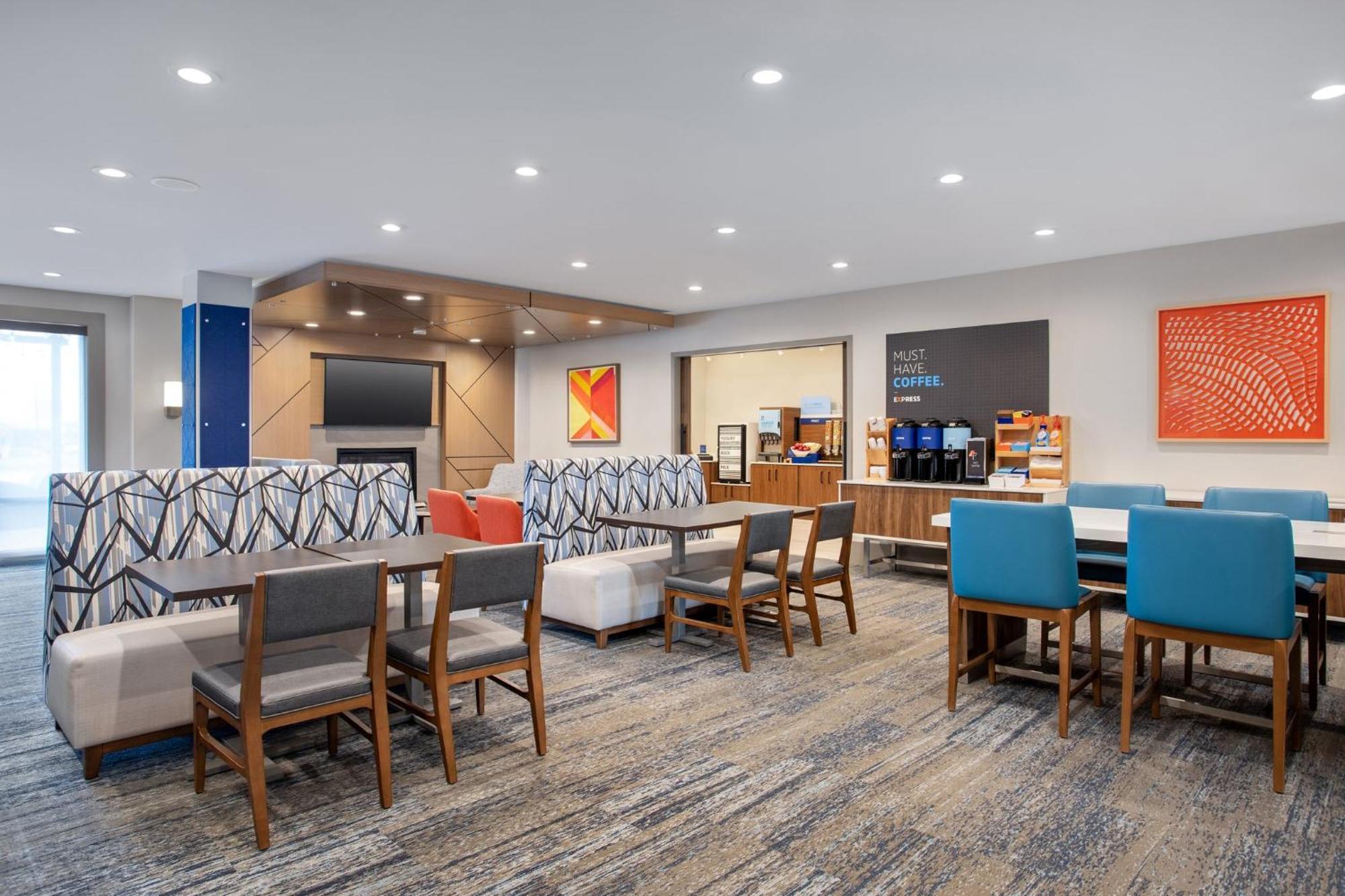 Holiday Inn Express Hotel & Suites Terre Haute By Ihg Exterior photo