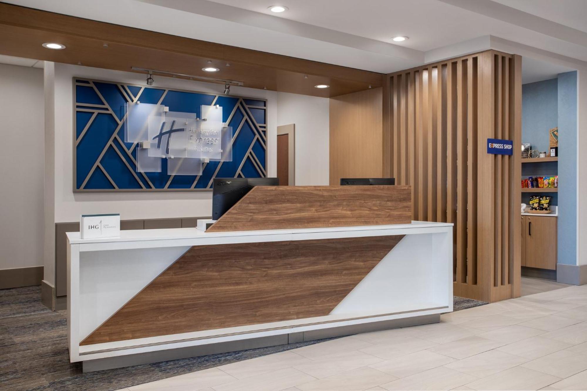 Holiday Inn Express Hotel & Suites Terre Haute By Ihg Exterior photo