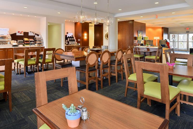 Holiday Inn Express Hotel & Suites Terre Haute By Ihg Exterior photo
