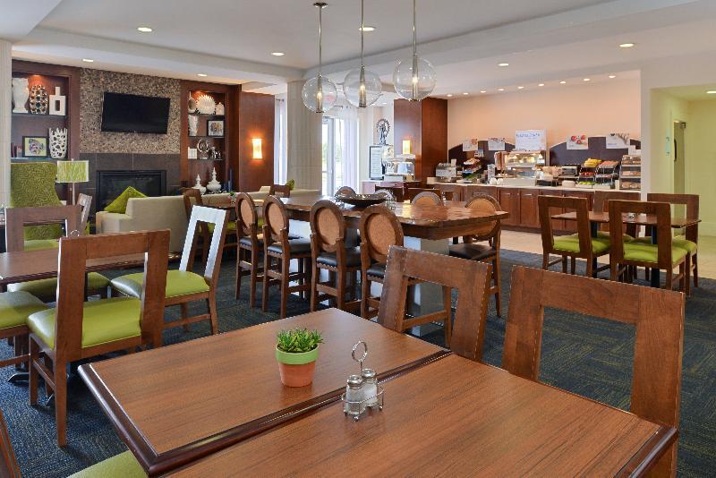 Holiday Inn Express Hotel & Suites Terre Haute By Ihg Exterior photo